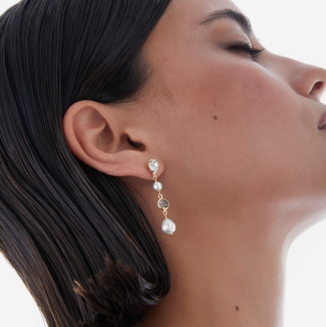 MAYA EARRING - Pearls with clear Crystals