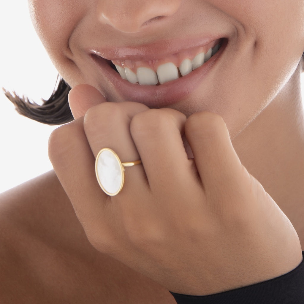 Wyan oval ring - Mother of Pearl