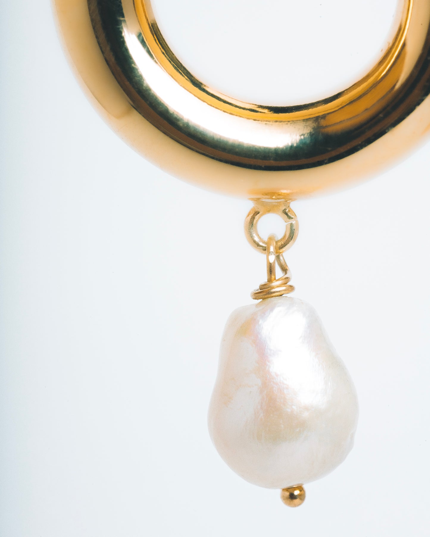 VIVIAN ROUND EARRING - Sterling silver / 18k Gold-plating, Pearls
