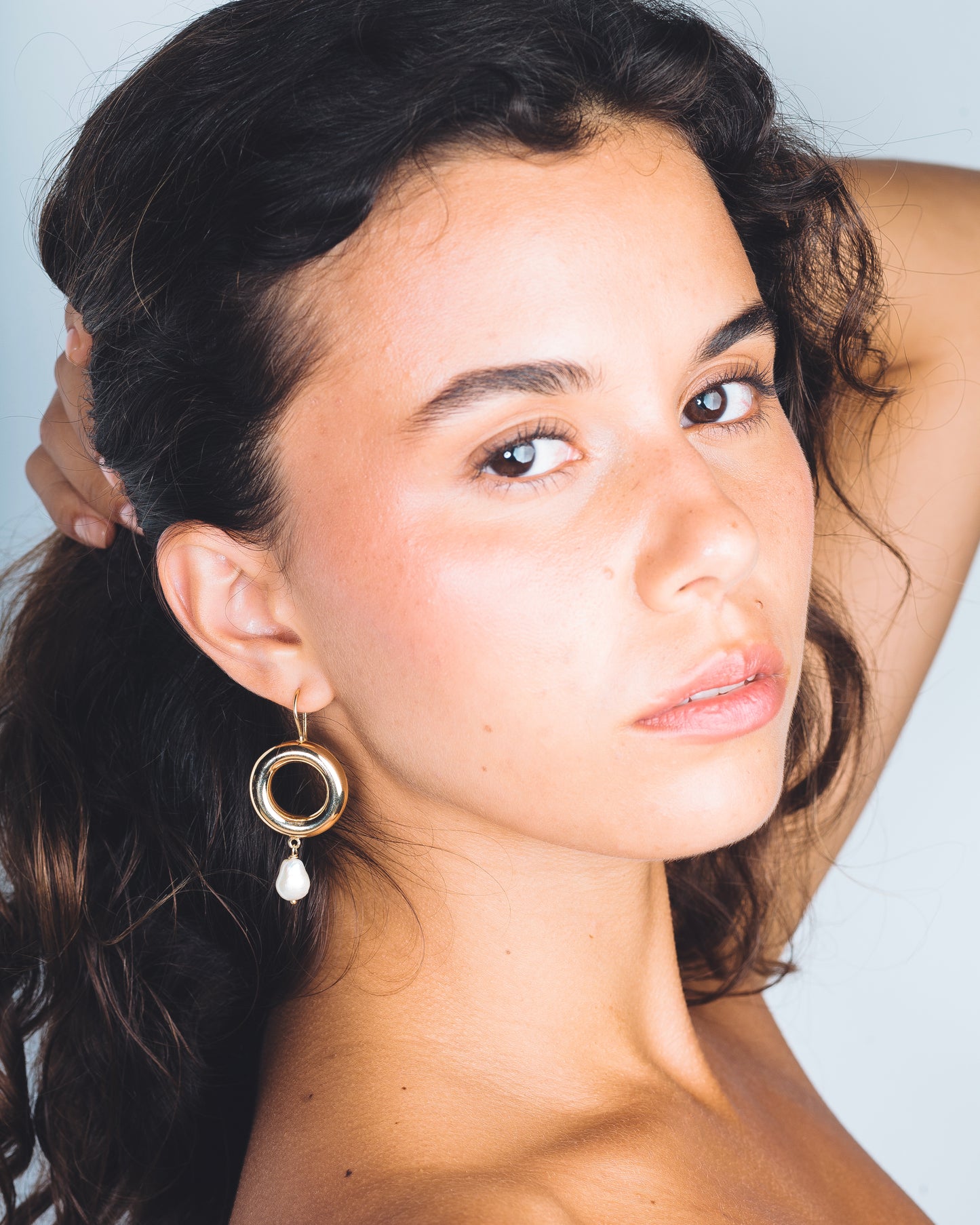 VIVIAN ROUND EARRING - Sterling silver / 18k Gold-plating, Pearls