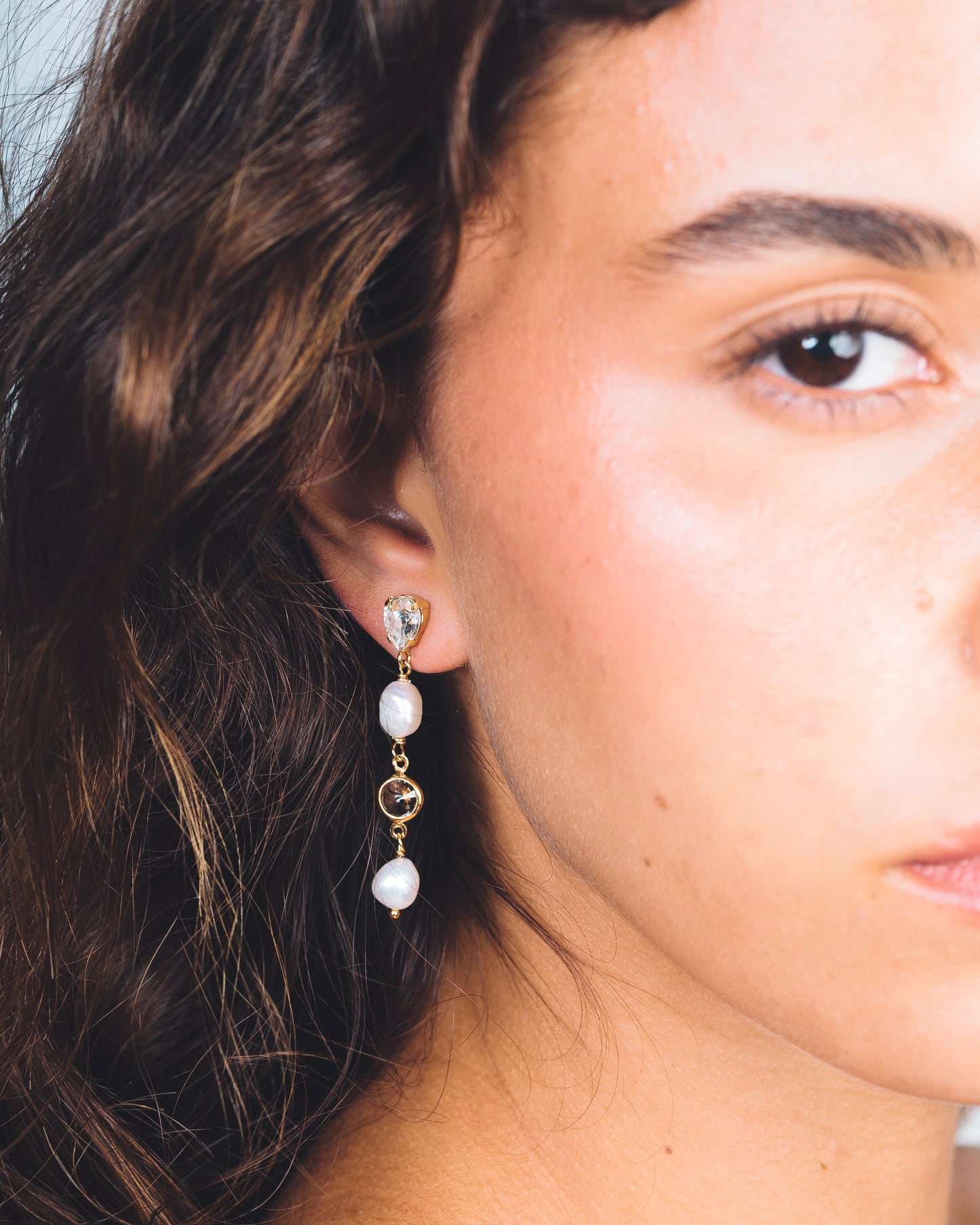 MAYA EARRING - Pearls with clear Crystals