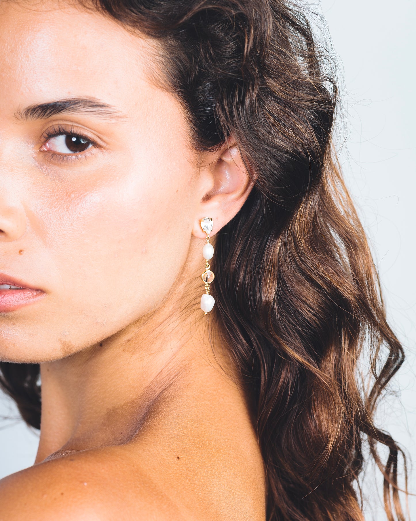 MAYA EARRING - Pearls with clear Crystals